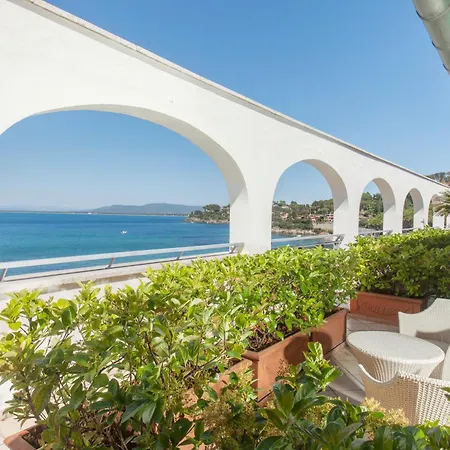 Ξενοδοχείο Baia D'argento 4*