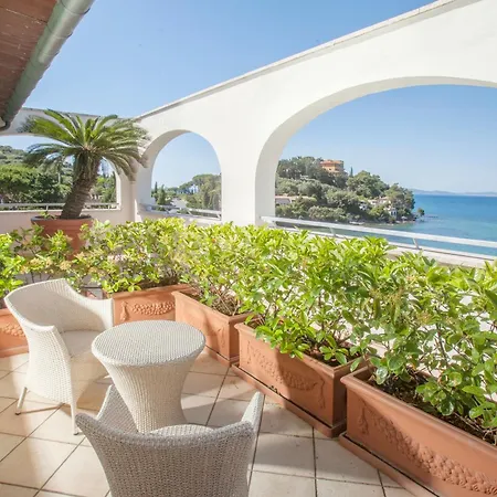 Ξενοδοχείο Baia D'argento 4*